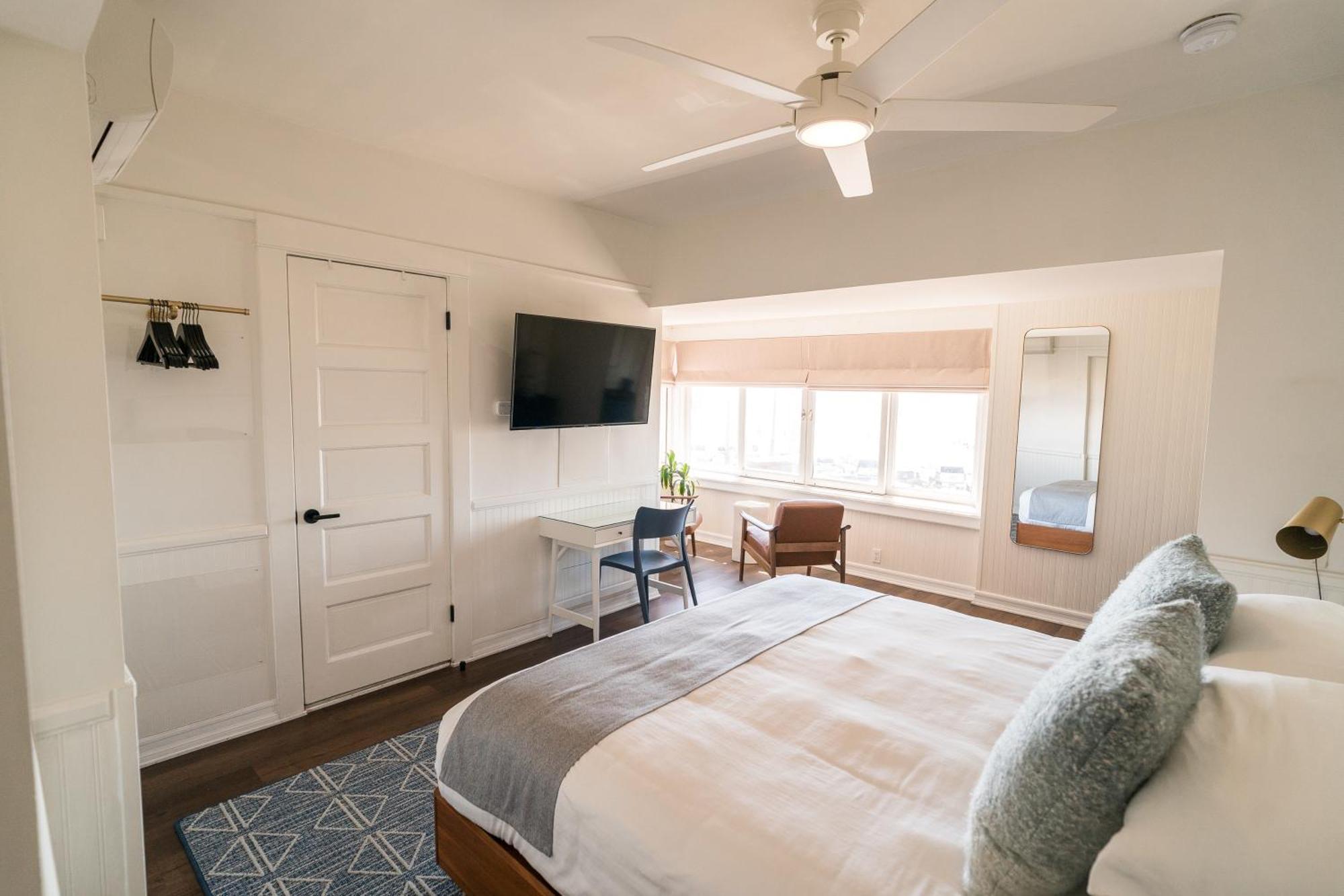 Newport Beach Hotel Екстериор снимка