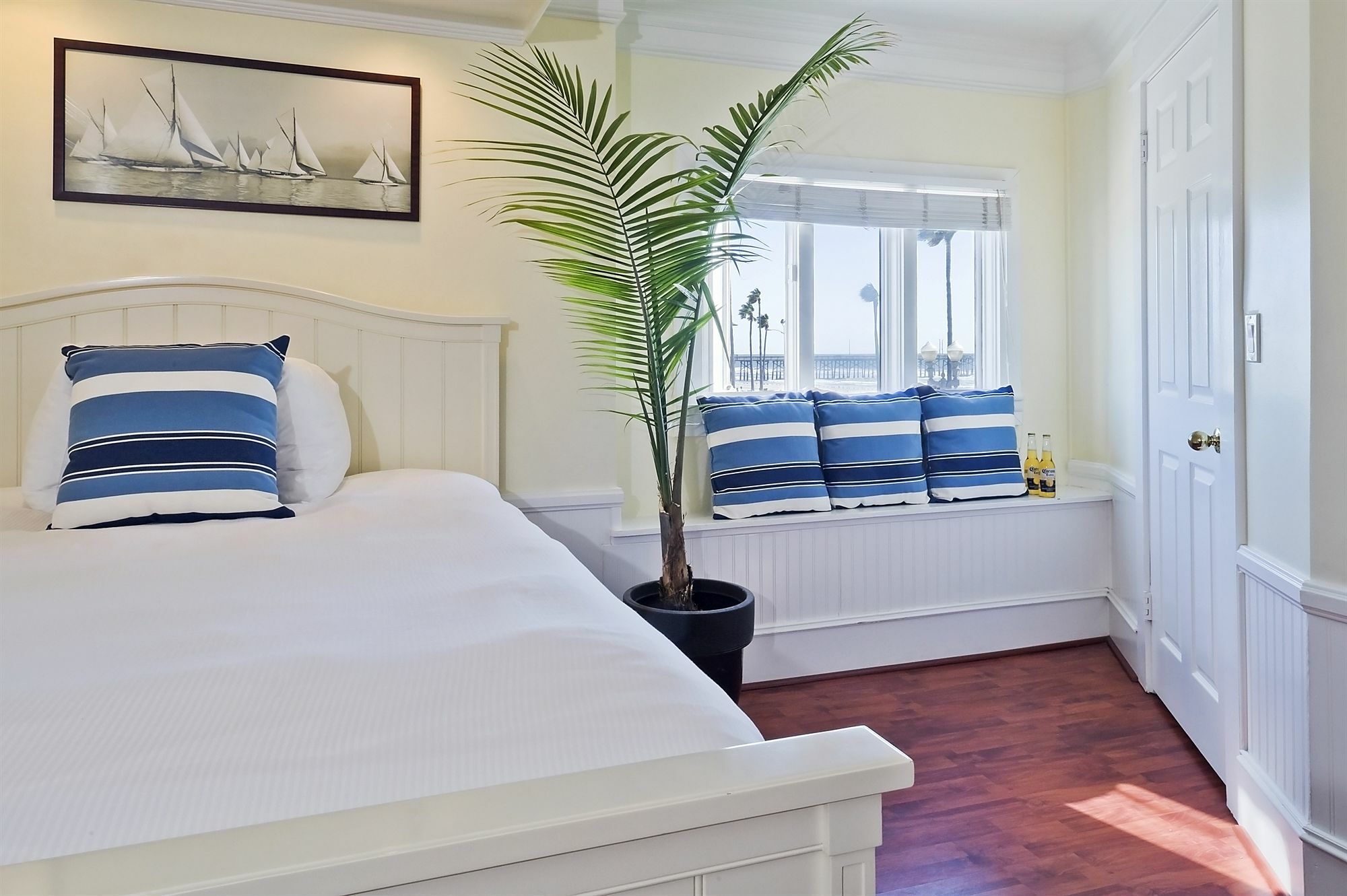 Newport Beach Hotel Екстериор снимка